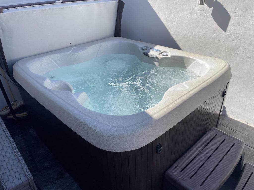 Quirky Cottage In The Centre Of Penrith With A Hot Tub מראה חיצוני תמונה