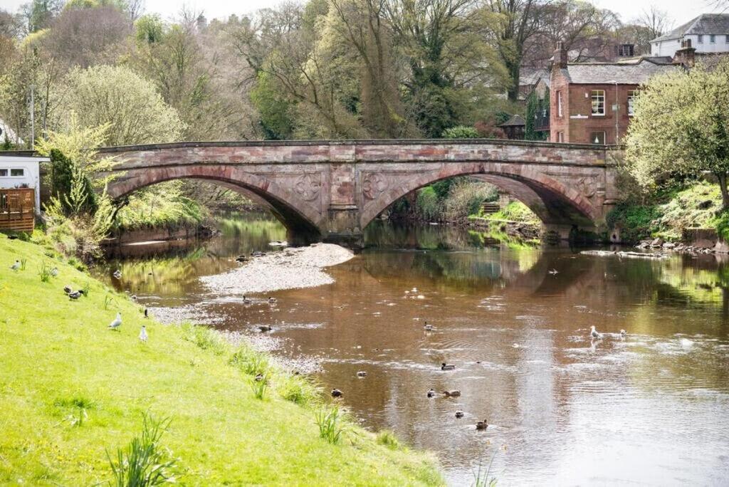 Quirky Cottage In The Centre Of Penrith With A Hot Tub מראה חיצוני תמונה